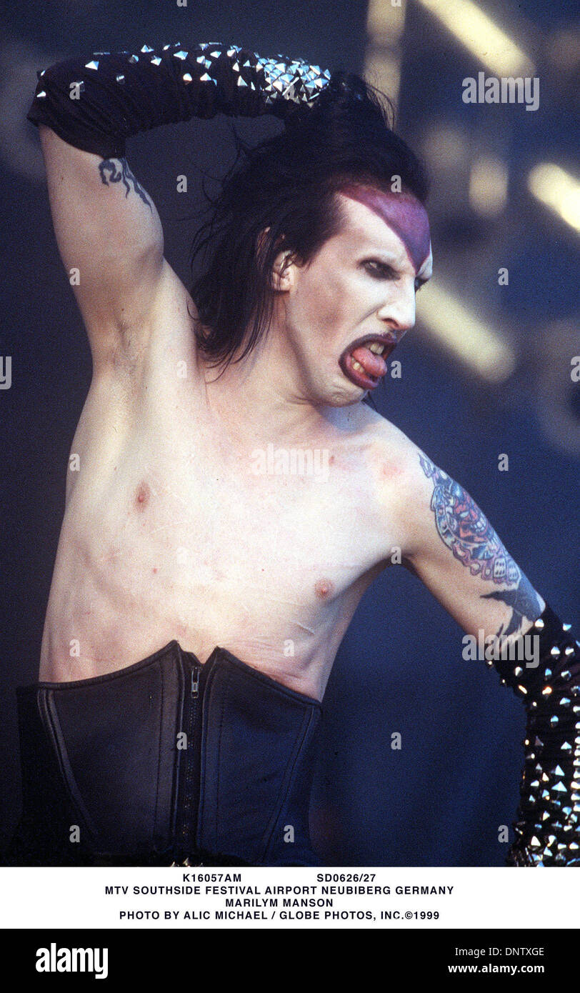 26. Juni 1999 - K16057AM 06/26-27/99.MTV SOUTHSIDE FESTIVAL Flughafen. NEUBIBERG, DEUTSCHLAND. MARILYM MANSON. ALEC MICHAEL / 1999 (Kredit-Bild: © Globe Photos/ZUMAPRESS.com) Stockfoto