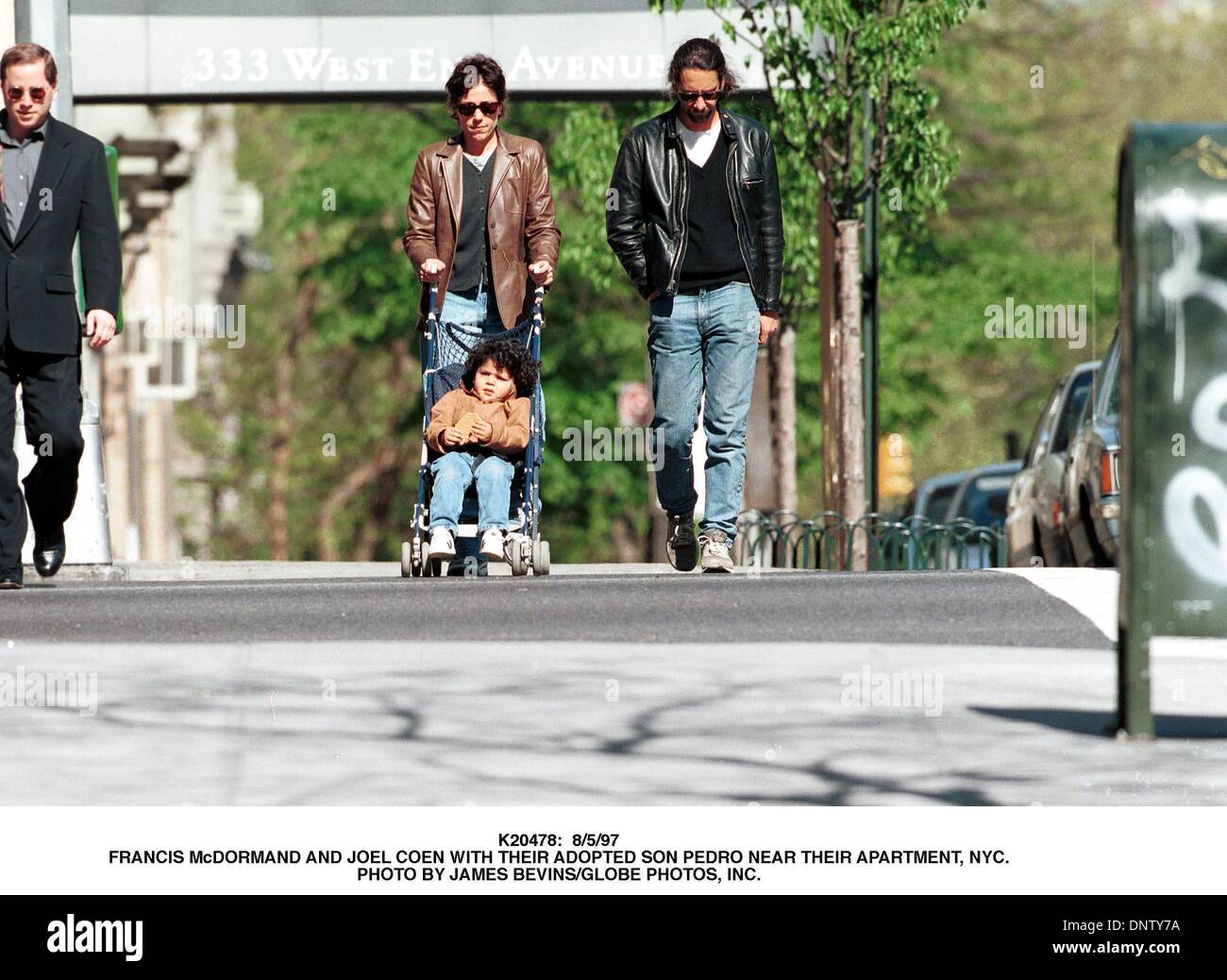 Joel coen and pedro mcdormand coen -Fotos und -Bildmaterial in hoher