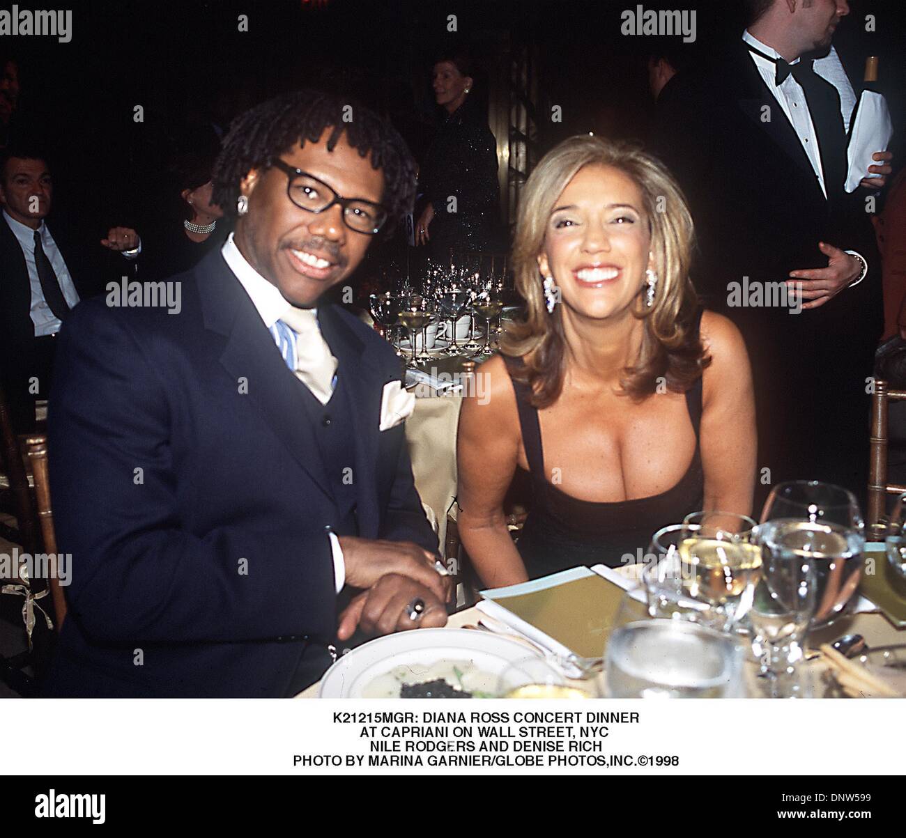 1. März 2001 - K21215MGR: DIANA ROSS Konzert DINNER. BEI CAPRIANI AN DER WALLSTREET, NEW YORK CITY. NILE RODGERS UND DENISE REICHEN. MARINA GARNIER / 1998 (Kredit-Bild: © Globe Photos/ZUMAPRESS.com) Stockfoto