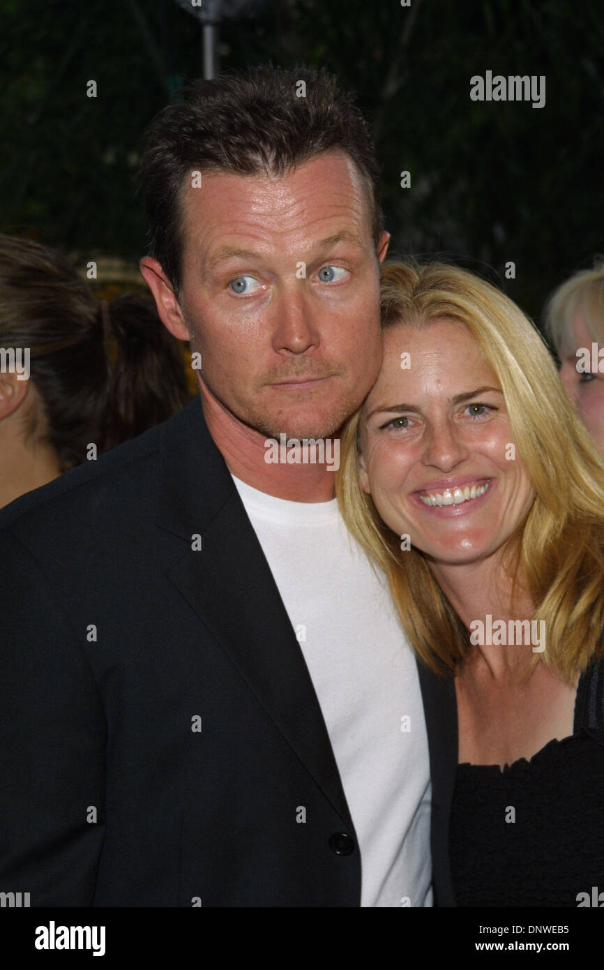 9. Juli 2002 - K25494TR: REIGN OF FIRE Sondervorstellung. DAS DORF THEATER, WESTWOOD, CA 07/09/2002.ROBERT PATRICK. TOM RODRIGUEZ / 2002. (D) (Kredit-Bild: © Globe Photos/ZUMAPRESS.com) Stockfoto