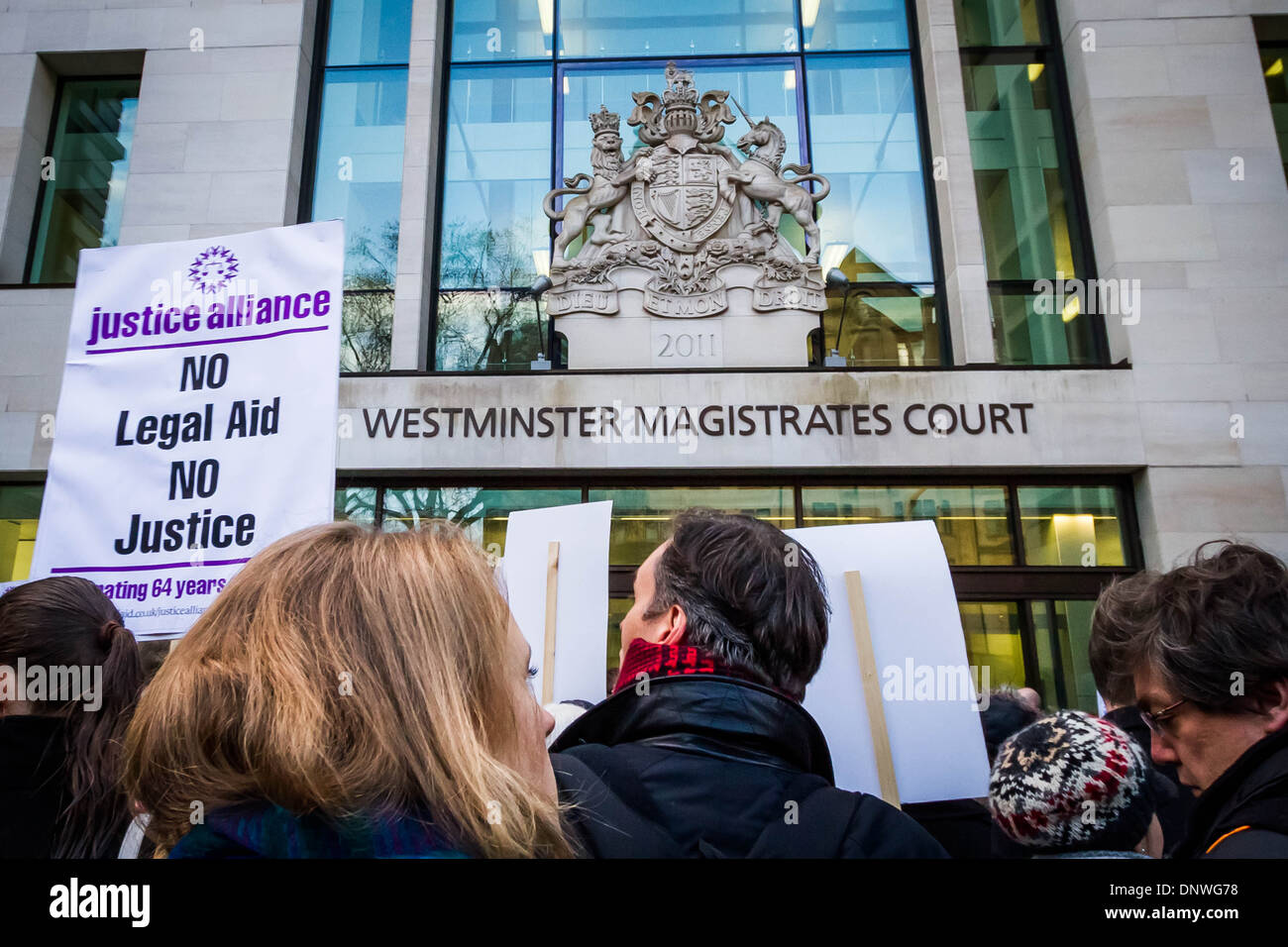 Prozesskostenhilfe-Protest. Außerhalb Westminster Magistrates Court inszenieren Barristers und Solicitors eine Masse Ausstand und Kundgebung in London. Stockfoto