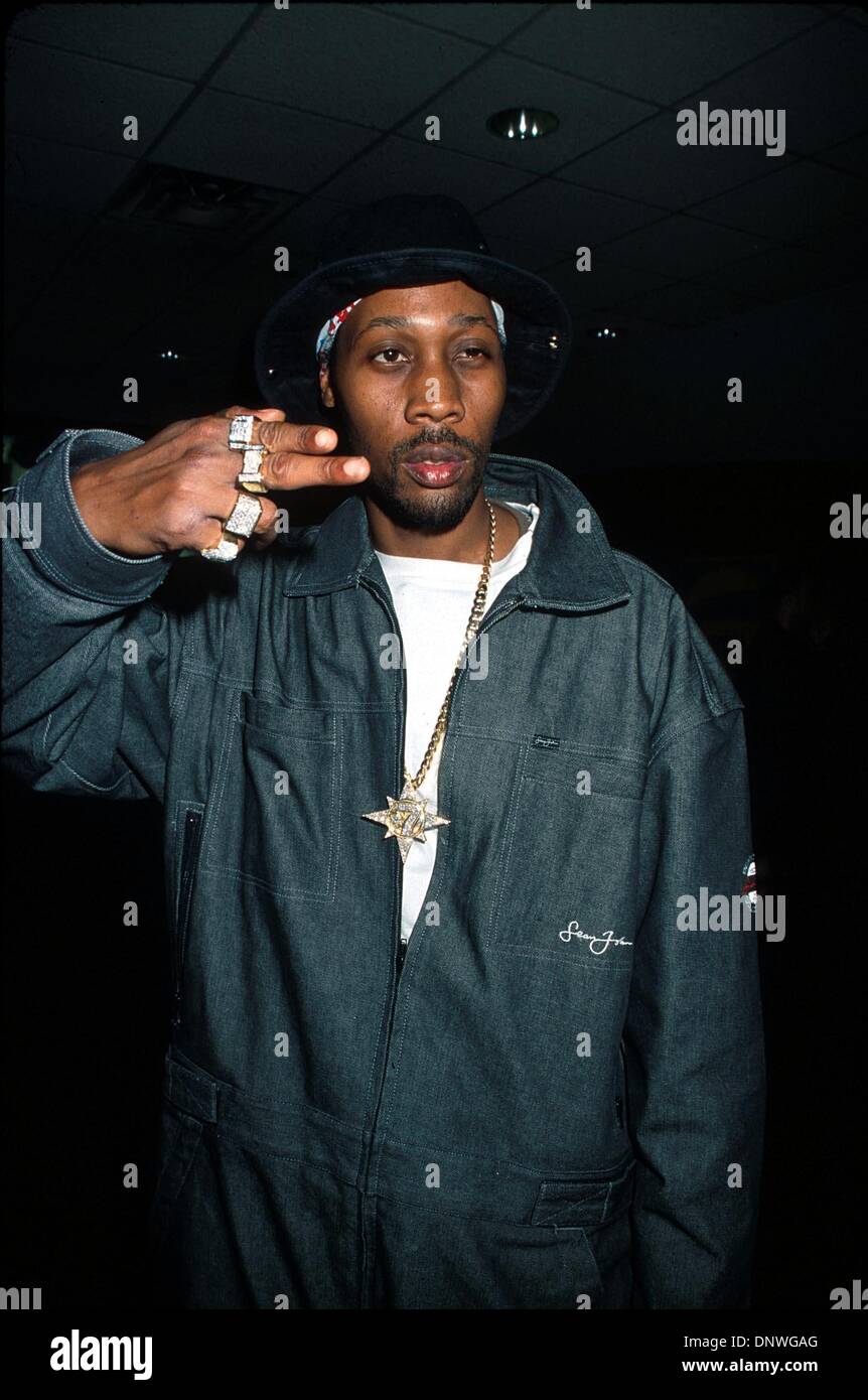 11. Oktober 2001 - K23077HMc: 10/9/01.THE "IRON MONKEY" Filmpremiere im AMC EMPIRE 25 THEATER am 42ND STREET IN New York... RZA ('' WU TANG CLAN''). HENRY McGEE / 2001 (Kredit-Bild: © Globe Photos/ZUMAPRESS.com) Stockfoto