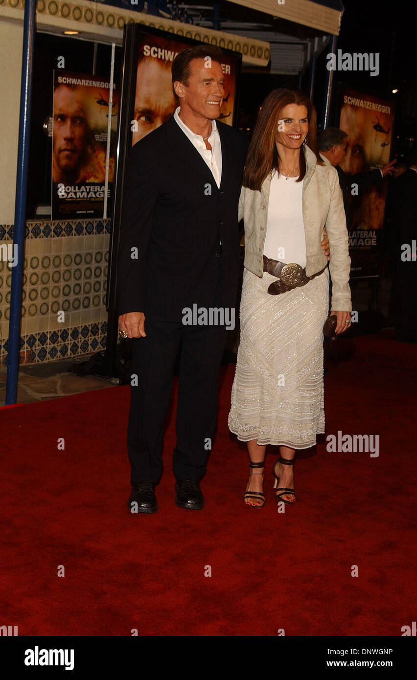 5. Februar 2002 - K23963AG: KOLLATERALSCHÄDEN PREMIERW. MANN-DORF, WESTWOOD, CA 02/04/2002.ARNOLD SCHWARZENEGGER UND MARIA SHRIVER. AMY GRÄBER / 2002. (D) (Kredit-Bild: © Globe Photos/ZUMAPRESS.com) Stockfoto