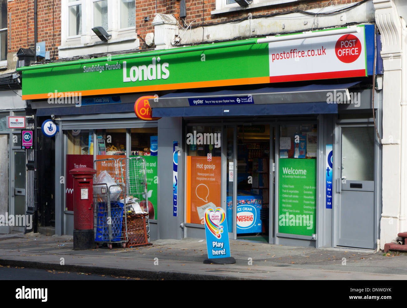 Ein Londis Convenience-Shop in einer kleinen lokalen Parade. Stockfoto