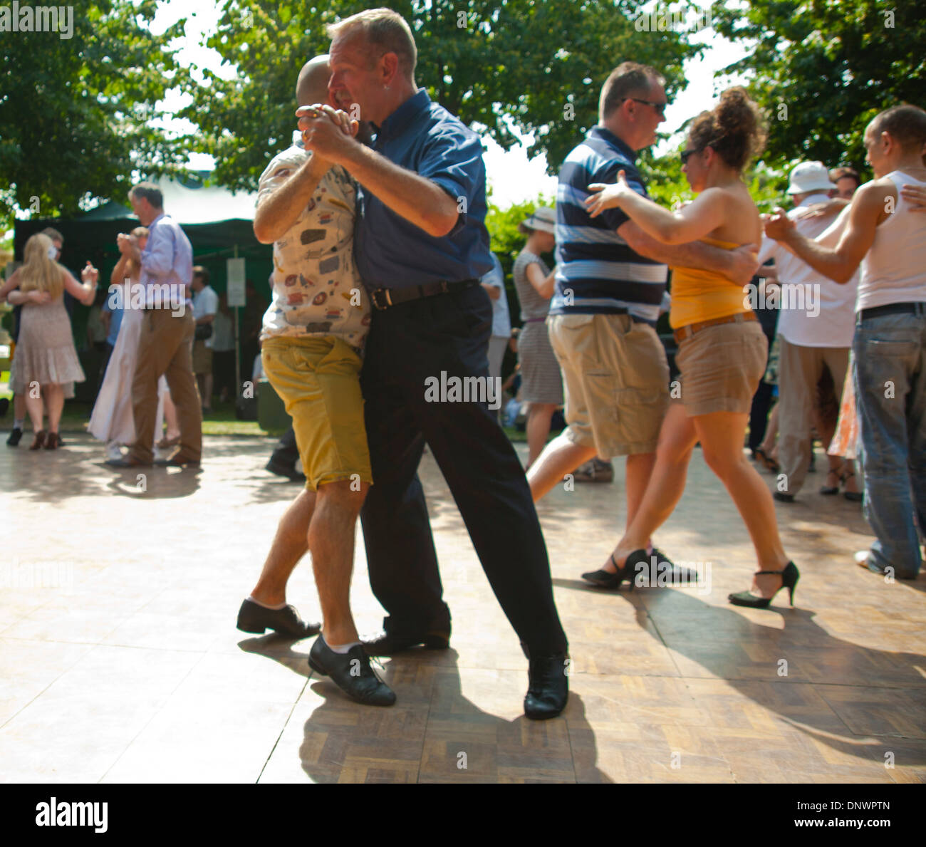 Tango tanzen im Regents Park, statt jedes Jahr im Sommer, London, England, Vereinigtes Königreich Stockfoto