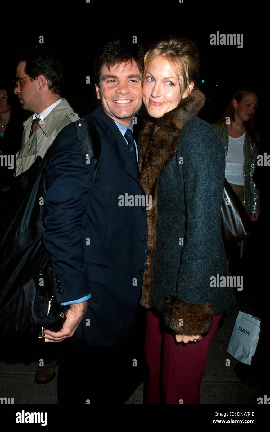 9. November 2001 - K23333HMc: 11/8/01.THE VERA WANG auf Hochzeiten Publikation PARTY bei BARNEYS IN New York... GEORGE STEPHANOPOULOS MIT ALEXANDRA WENTWORTH. HENRY McGEE / 2001 (Kredit-Bild: © Globe Photos/ZUMAPRESS.com) Stockfoto