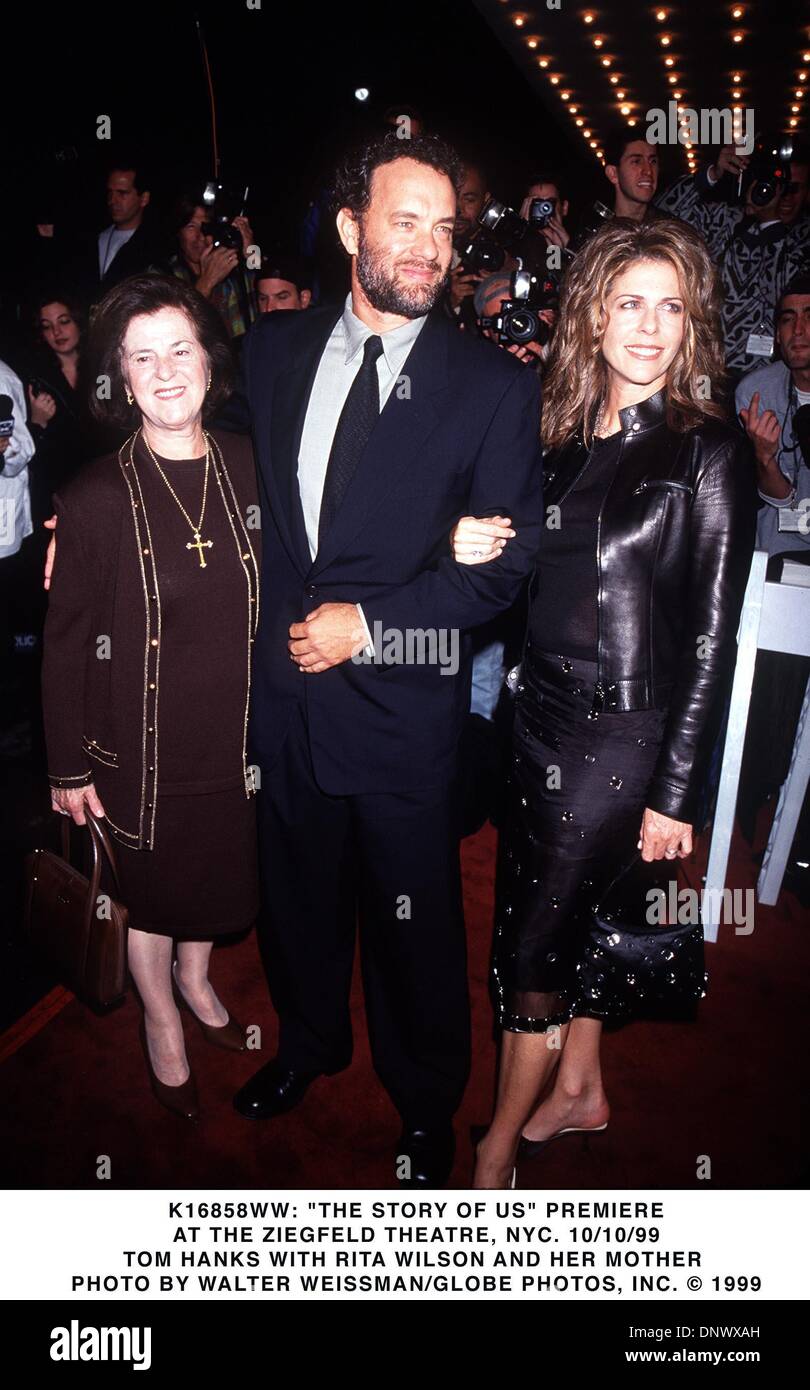 10. Oktober 1999 - K16854AR: Die Geschichte der US-Prem. IM ZIEGFIELD THEATER, NYC 110/10/1999.TON HAMKS, RITA WILSON UND IHRE MUTTER. ANDREA RENAULT / 1999 (Kredit-Bild: © Globe Photos/ZUMAPRESS.com) Stockfoto