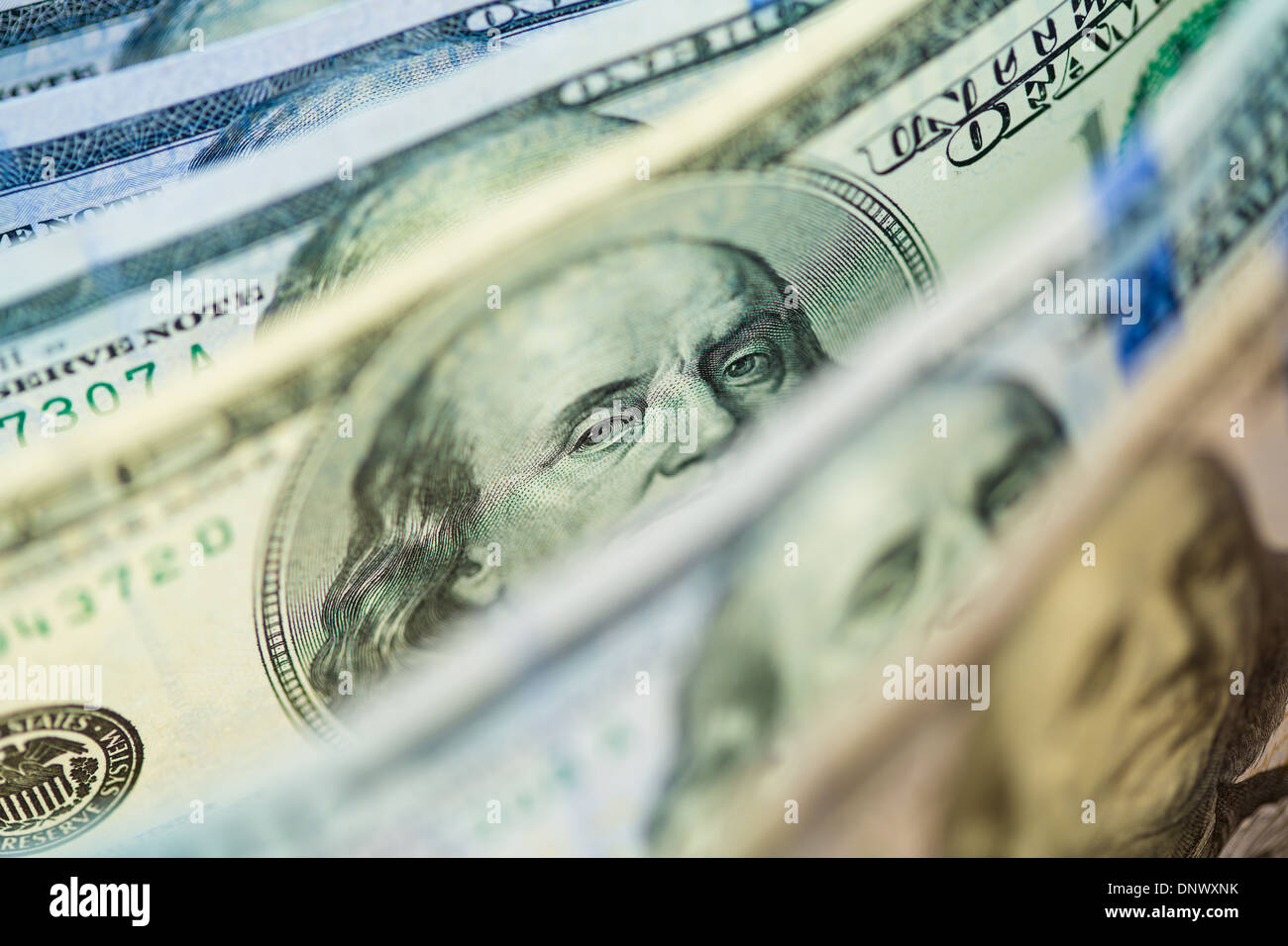 Eine alte geben hundert-Dollar-Banknote mit Obamas Augen konzentriert Stockfoto