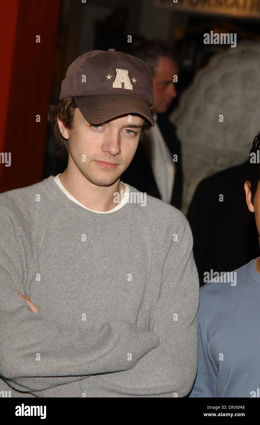 11. März 2002 - K24373AG:SHOWTIME-Weltpremiere. GRAUMANS CHINESE THEATER, HOLLYWOOD, CA 03/11/2002.TOPHER ZIEREN. AMY GRÄBER / 2002. (D) (Kredit-Bild: © Globe Photos/ZUMAPRESS.com) Stockfoto