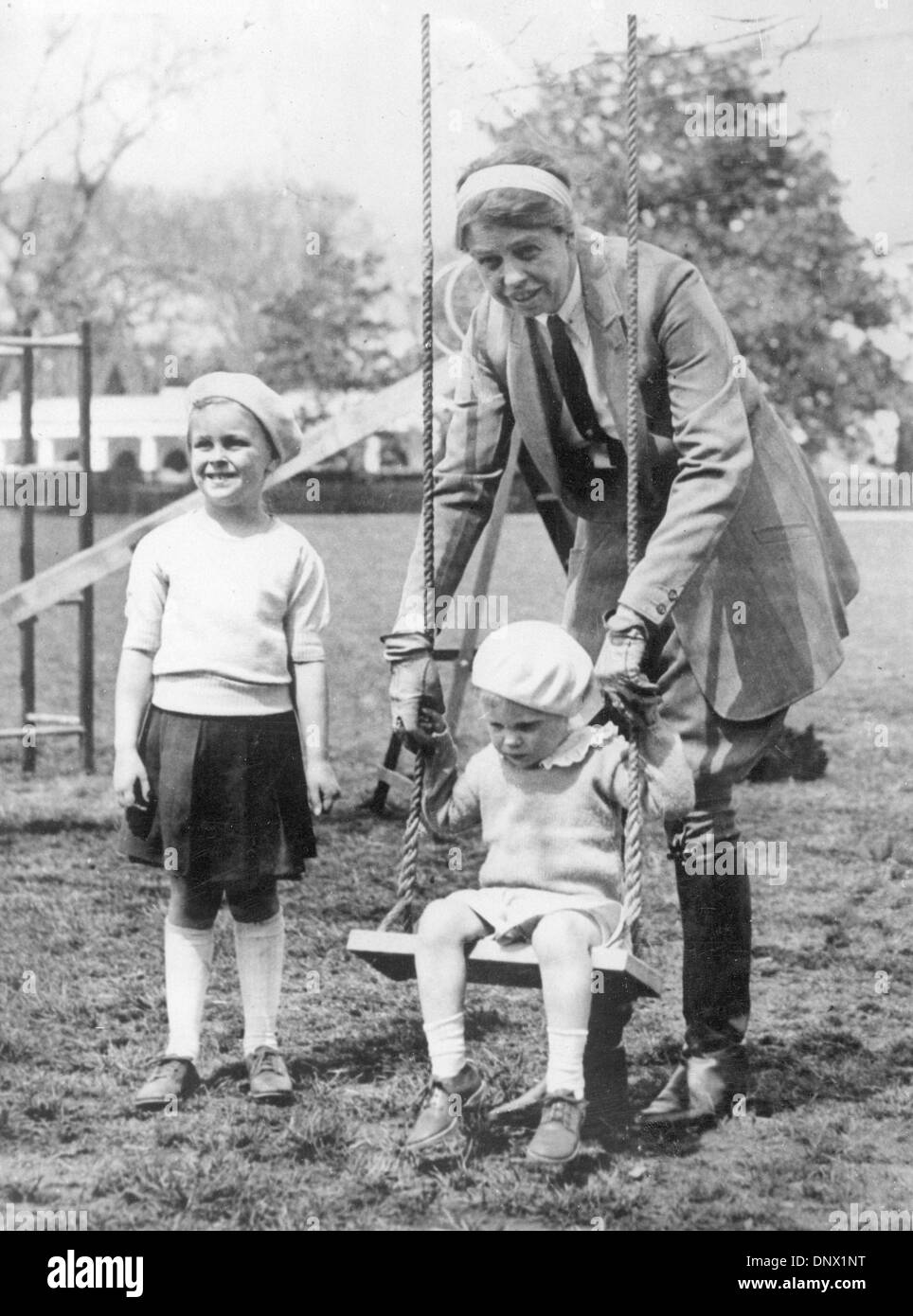 1. Januar 1930 - Washington D.C., USA - eine Suffragette, die gearbeitet, um den Status der arbeiten Frauen, einer der Mitbegründer des Freedom House und ein aktiver Unterstützer der Bildung der Vereinten Nationen zu erhöhen ging Eleanors politischen Bestrebungen weit über ihrem Ehemann Franklin als First Lady der Vereinigten Staaten zu unterstützen. Bild: ELEANOR ROOSEVELT wi Stockfoto