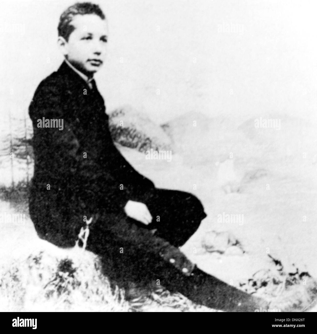 1. Januar 1893 - Bern, Schweiz - jüdisch, deutschstämmige Physiker ALBERT EINSTEIN im Alter von 14 Jahren. Einstein, der weithin als der bedeutendsten Wissenschaftler des 20. Jahrhunderts und einer der größten Physiker aller Zeiten, ist produziert viel seiner bemerkenswerten Arbeit während seines Aufenthalts beim Patentamt und in seiner Freizeit. Er spielte eine führende Rolle bei der Formulierung der s Stockfoto