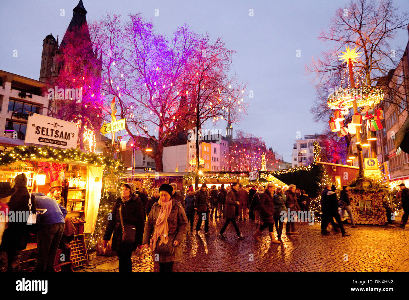 Weihnachtsmarkt Köln in der Dämmerung, dem alten Markt, Alter Markt, Köln (Köln), Deutschland, Europa Stockfoto