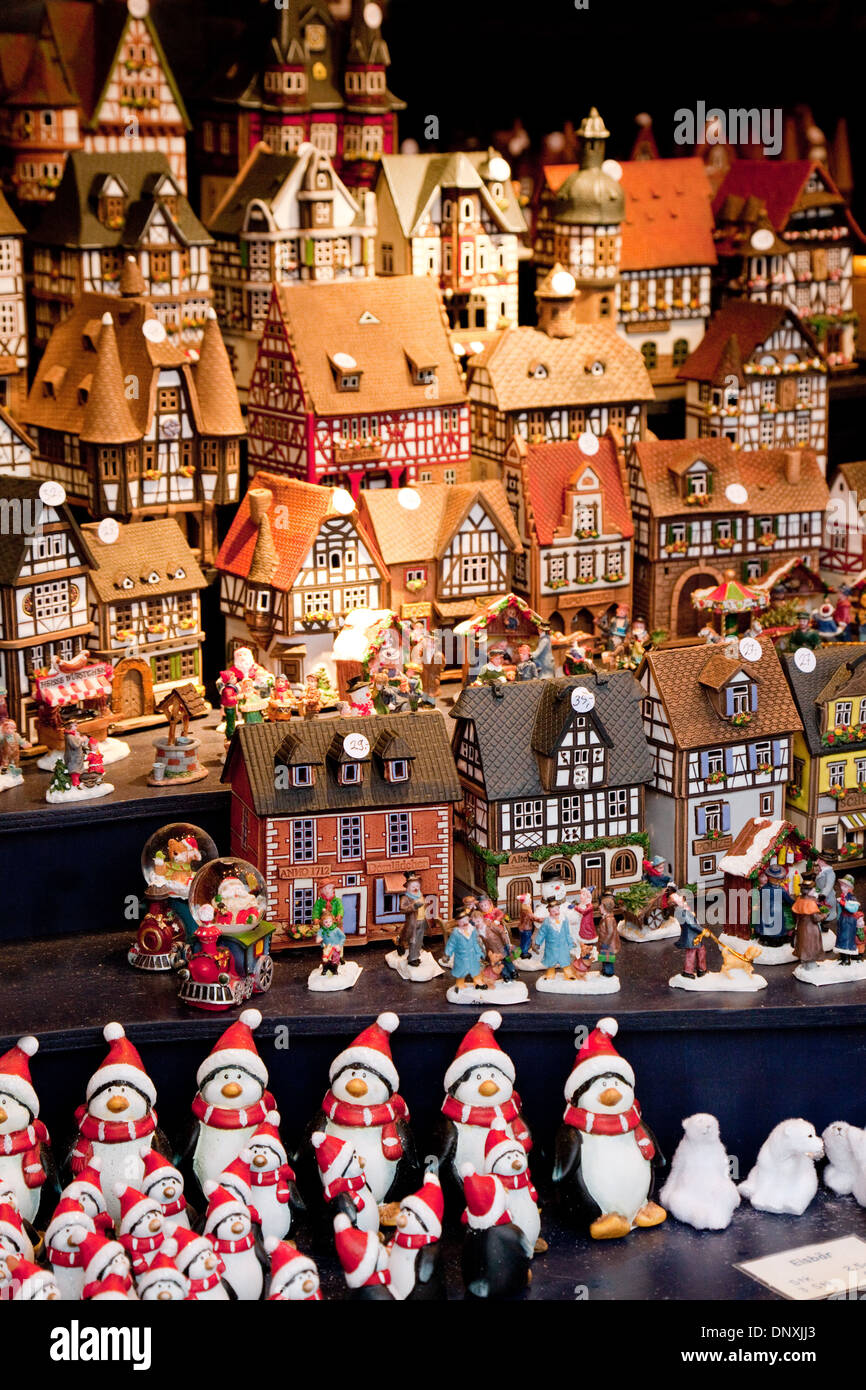Weihnachtsgeschenke für Verkauf auf dem Kölner Weihnachtsmarkt, Köln (Köln), Deutschland, Europa Stockfoto
