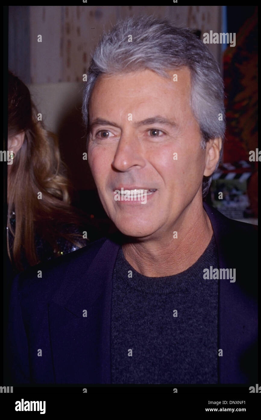 Hollywood, Kalifornien, USA;  Schauspieler JAMES DARREN besucht die Connie Stevens Weihnachtsfeier in einer undatierten Foto.  (Michelson - Karnbad/Datum unbekannt) Obligatorische Credit: Foto von Michelson/ZUMA Press. (©) Copyright 2006 Michelson Stockfoto