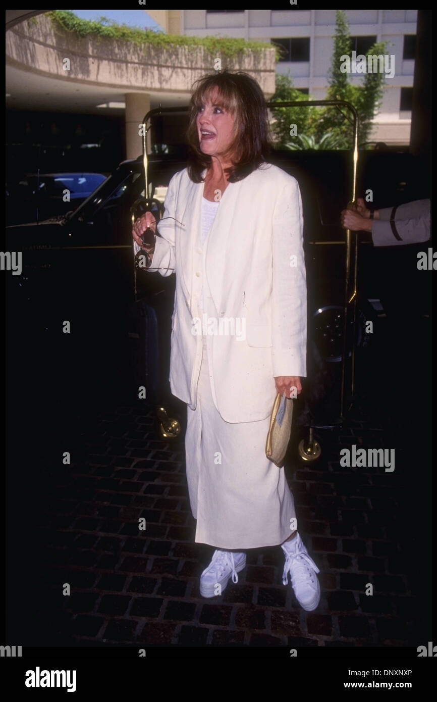 Hollywood, Kalifornien, USA;  Schauspielerin LINDA GRAY besucht die Crystal Awards im Beverly Hilton. (Michelson - Hutchins / Datum unbekannt) Obligatorische Credit: Foto von Michelson/ZUMA Press. (©) Copyright 2006 Michelson Stockfoto