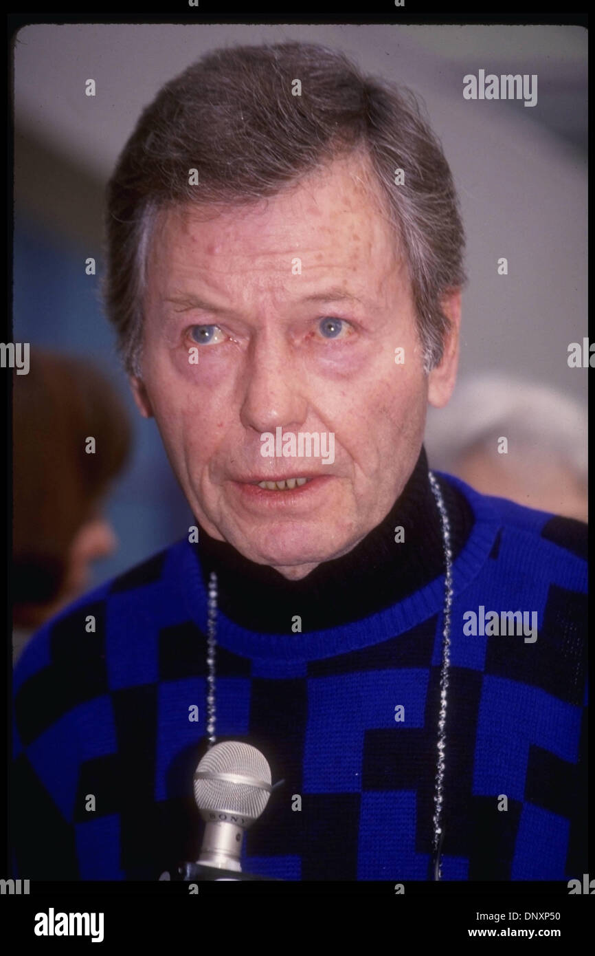 Hollywood, Kalifornien, USA;  Ein undatiertes Foto zeigt DEFOREST KELLEY. (Michelson - Karnbad/Datum unbekannt) Obligatorische Credit: Foto von Michelson/ZUMA Press. (©) Copyright 2006 Michelson Stockfoto
