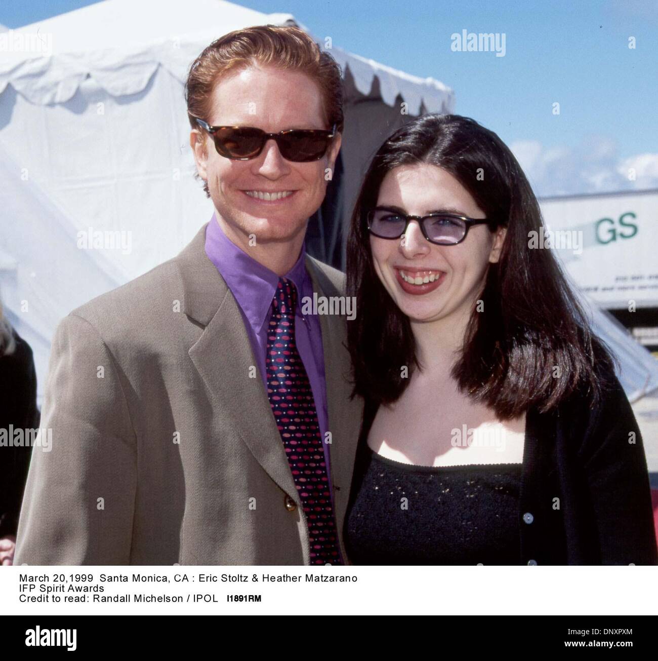 März 20,1999 Santa Monica, CA: ERIC STOLTZ und HEATHER MATZARANO Aufmerksamkeit IFP Spirit AwardsCredit lesen: Randall Michelson / IPOLI1891RM Original Dateiname: STILTZ & MATZARANO Jaz 124 obligatorisch Credit: Foto von Michelson/ZUMA Press. (©) Copyright 2006 Michelson Stockfoto