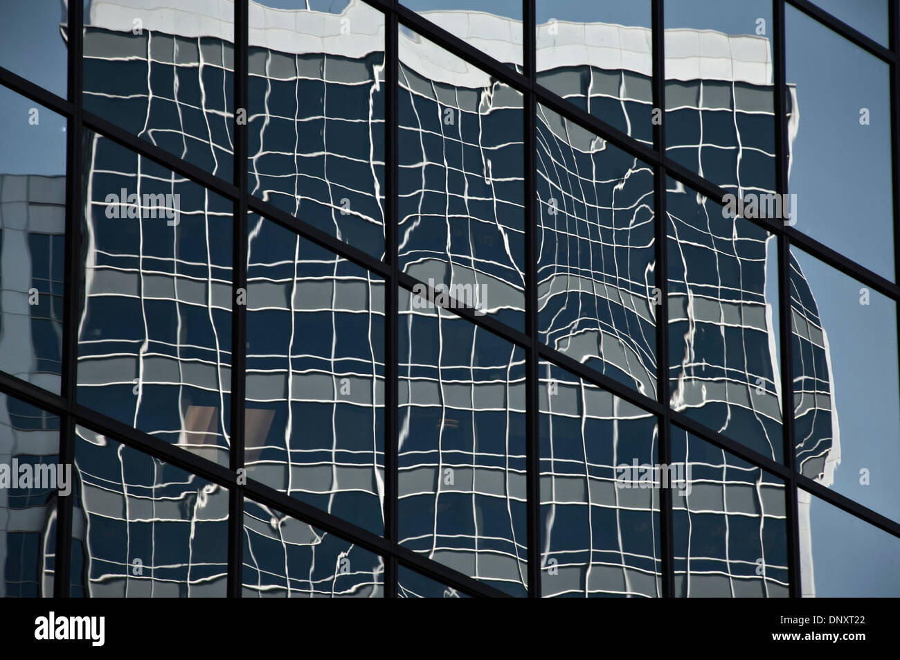 Abstrakte Reflexionen von Gebäuden in Dowtown Bellevue, Washington, USA Stockfoto