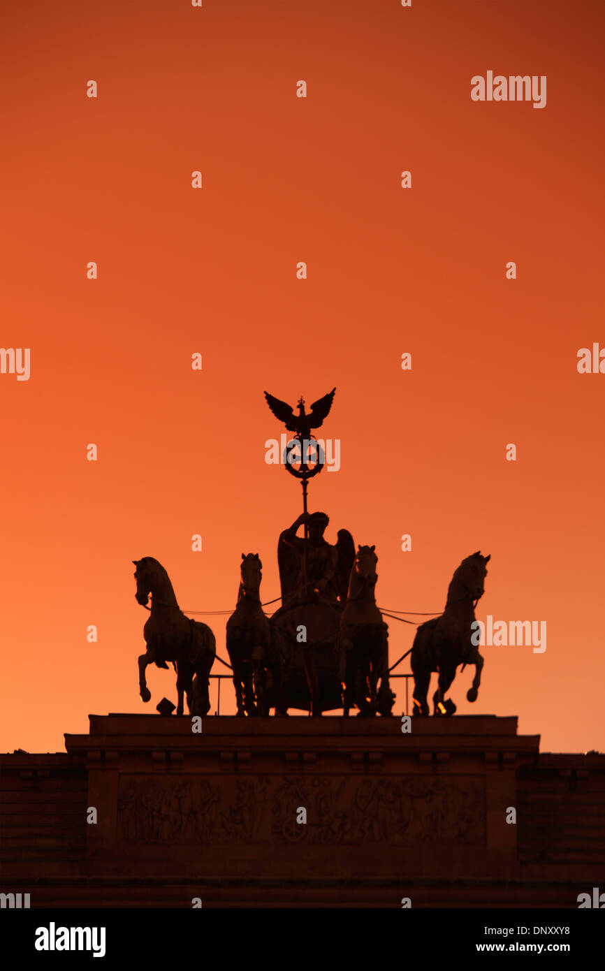 Die Quadriga des Brandenburger Tor bei Sonnenuntergang, Berlin, Deutschland Stockfoto