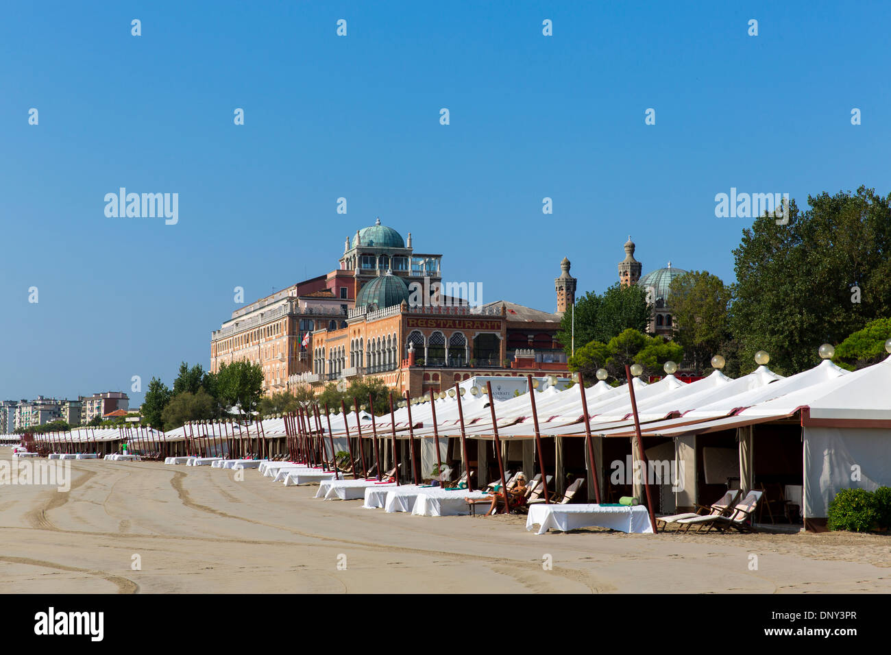 09.04.2013 Cabana am Strand des Hotel Excelsior Venedig. Lido, Venedig