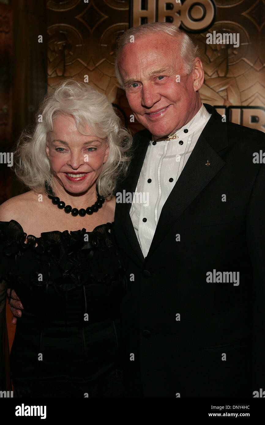 16. Januar 2006; Beverly Hills, CA, USA; BUZZ ALDRIN und Frau bei der HBO 2006 Golden Globe Awards nach Party im Beverly Hilton in Beverly Hills, CA. obligatorische Kredit statt: Foto von Jerome Ware/ZUMA Press. (©) Copyright 2006 von Jerome Ware Stockfoto