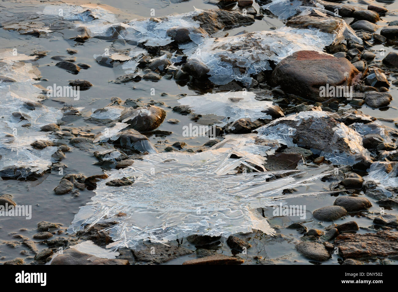 Schmelzende Eis entlang der Ufer des Munising Bay, Munising, Michigan, USA Stockfoto