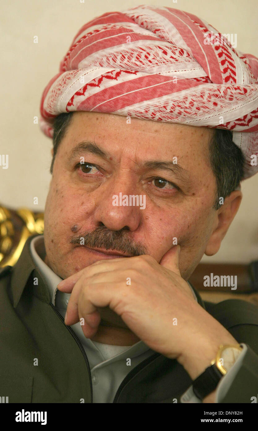 18. Januar 2006; Arbil, Irak; Präsident der Bundesrepublik Irakisch-Kurdistan Region NECHIRVAN BARZANI spricht mit Zeit-Korrespondent in seiner Residenz in Sallahedin, in der Nähe von Arbil, 18. Januar 2006. Irakisch-Kurdistan ist bisher die einzige anerkannte föderale Einheit innerhalb des Irak nach positiven Referendum für die Akzeptanz der neuen irakischen Verfassung. Obligatorische Credit: Foto von Sasa Kralj/JiwaFoto/ZUMA Press. (©) Stockfoto