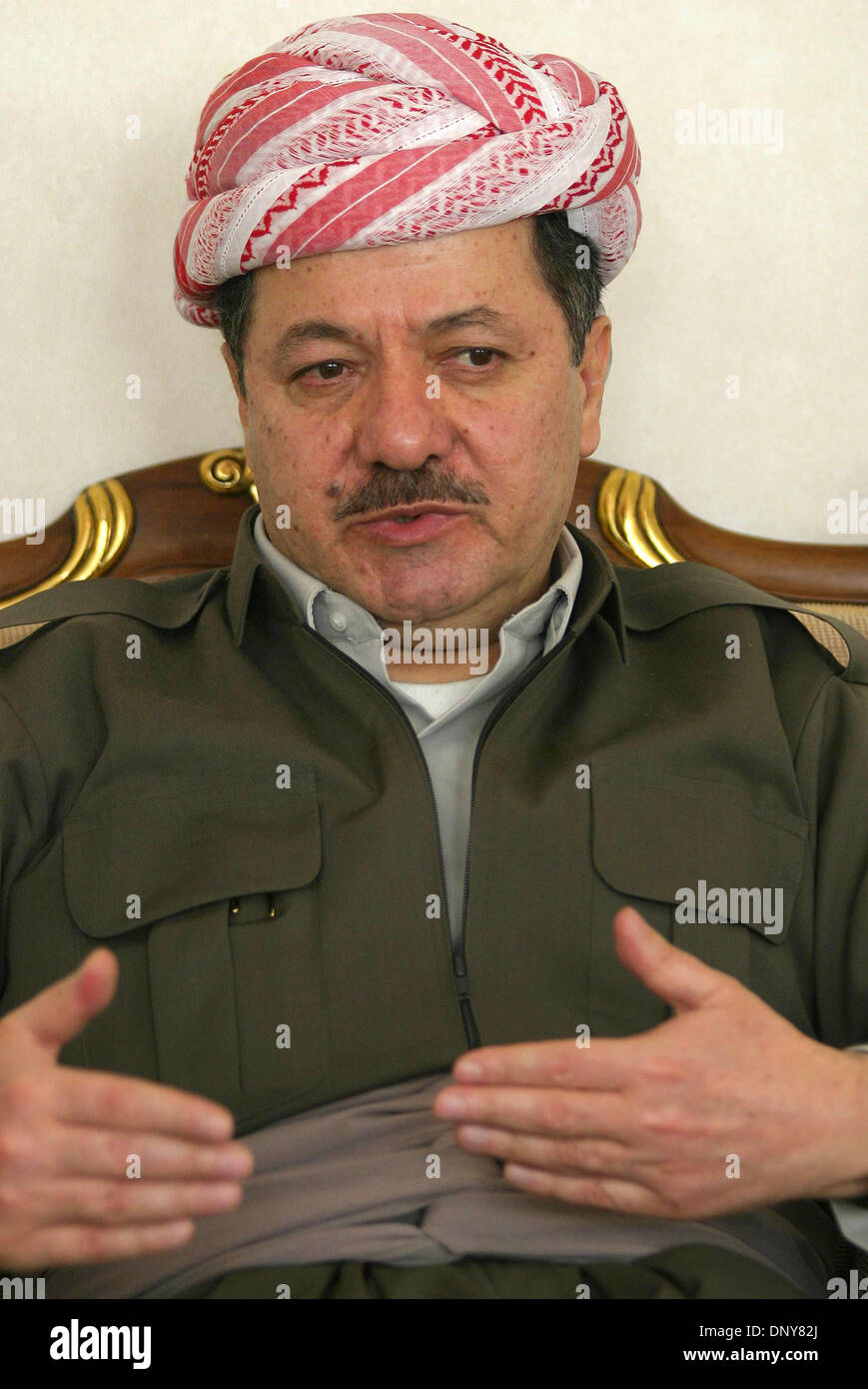 18. Januar 2006; Arbil, Irak; Präsident der Bundesrepublik Irakisch-Kurdistan Region NECHIRVAN BARZANI spricht mit Zeit-Korrespondent in seiner Residenz in Sallahedin, in der Nähe von Arbil, 18. Januar 2006. Irakisch-Kurdistan ist bisher die einzige anerkannte föderale Einheit innerhalb des Irak nach positiven Referendum für die Akzeptanz der neuen irakischen Verfassung. Obligatorische Credit: Foto von Sasa Kralj/JiwaFoto/ZUMA Press. (©) Stockfoto