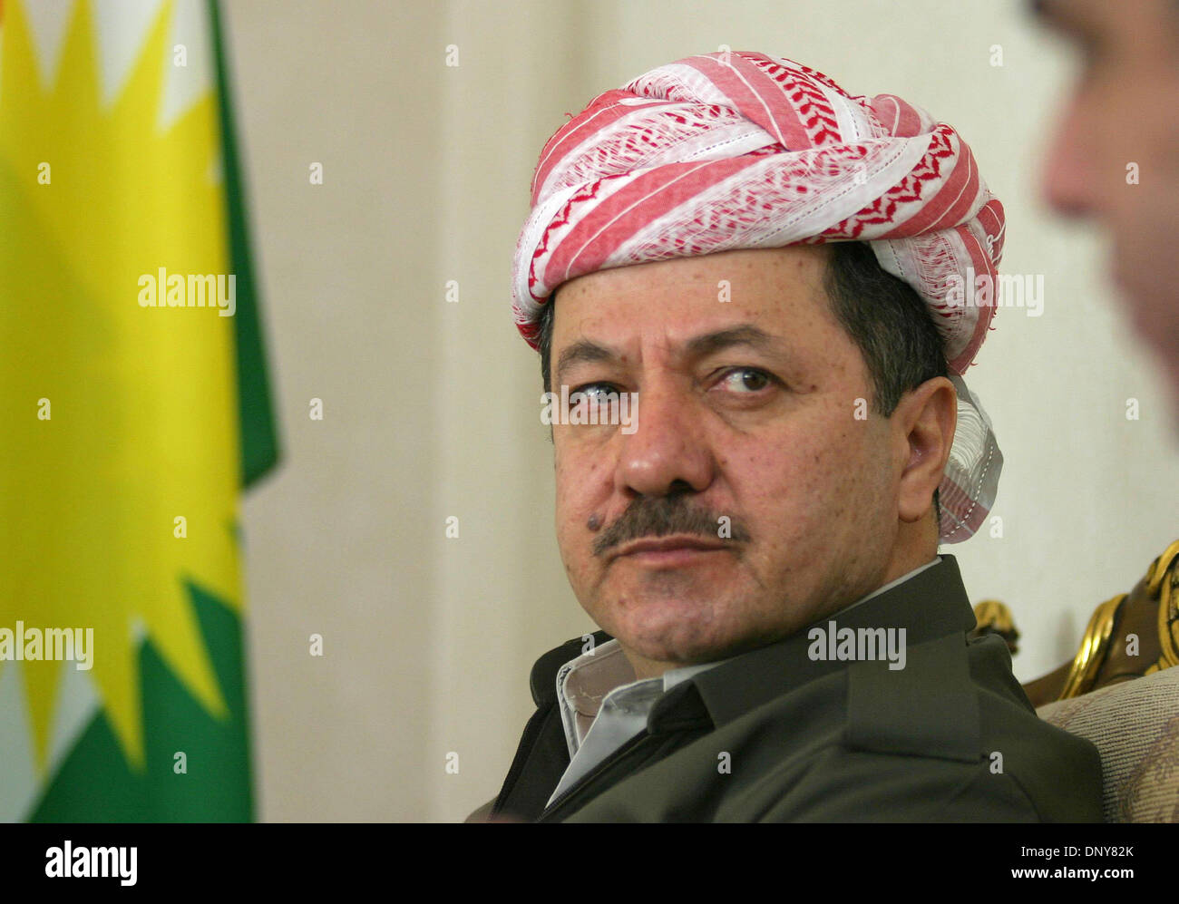 18. Januar 2006; Arbil, Irak; Präsident der Bundesrepublik Irakisch-Kurdistan Region NECHIRVAN BARZANI spricht mit Zeit-Korrespondent in seiner Residenz in Sallahedin, in der Nähe von Arbil, 18. Januar 2006. Irakisch-Kurdistan ist bisher die einzige anerkannte föderale Einheit innerhalb des Irak nach positiven Referendum für die Akzeptanz der neuen irakischen Verfassung. Obligatorische Credit: Foto von Sasa Kralj/JiwaFoto/ZUMA Press. (©) Stockfoto