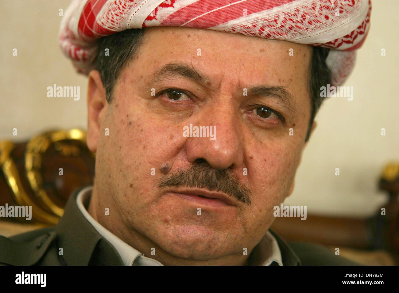 18. Januar 2006; Arbil, Irak; Präsident der Bundesrepublik Irakisch-Kurdistan Region NECHIRVAN BARZANI spricht mit Zeit-Korrespondent in seiner Residenz in Sallahedin, in der Nähe von Arbil, 18. Januar 2006. Irakisch-Kurdistan ist bisher die einzige anerkannte föderale Einheit innerhalb des Irak nach positiven Referendum für die Akzeptanz der neuen irakischen Verfassung. Obligatorische Credit: Foto von Sasa Kralj/JiwaFoto/ZUMA Press. (©) Stockfoto