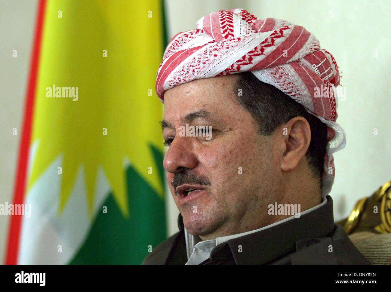18. Januar 2006; Arbil, Irak; Präsident der Bundesrepublik Irakisch-Kurdistan Region NECHIRVAN BARZANI spricht mit Zeit-Korrespondent in seiner Residenz in Sallahedin, in der Nähe von Arbil, 18. Januar 2006. Irakisch-Kurdistan ist bisher die einzige anerkannte föderale Einheit innerhalb des Irak nach positiven Referendum für die Akzeptanz der neuen irakischen Verfassung. Obligatorische Credit: Foto von Sasa Kralj/JiwaFoto/ZUMA Press. (©) Stockfoto