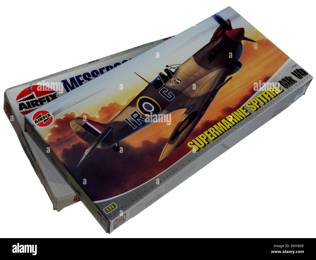 Die klassische 1/24. Skala Airfix Spitfre und Messerschmitt Me-109 Kunststoff Maßstab Modellbausätze Stockfoto
