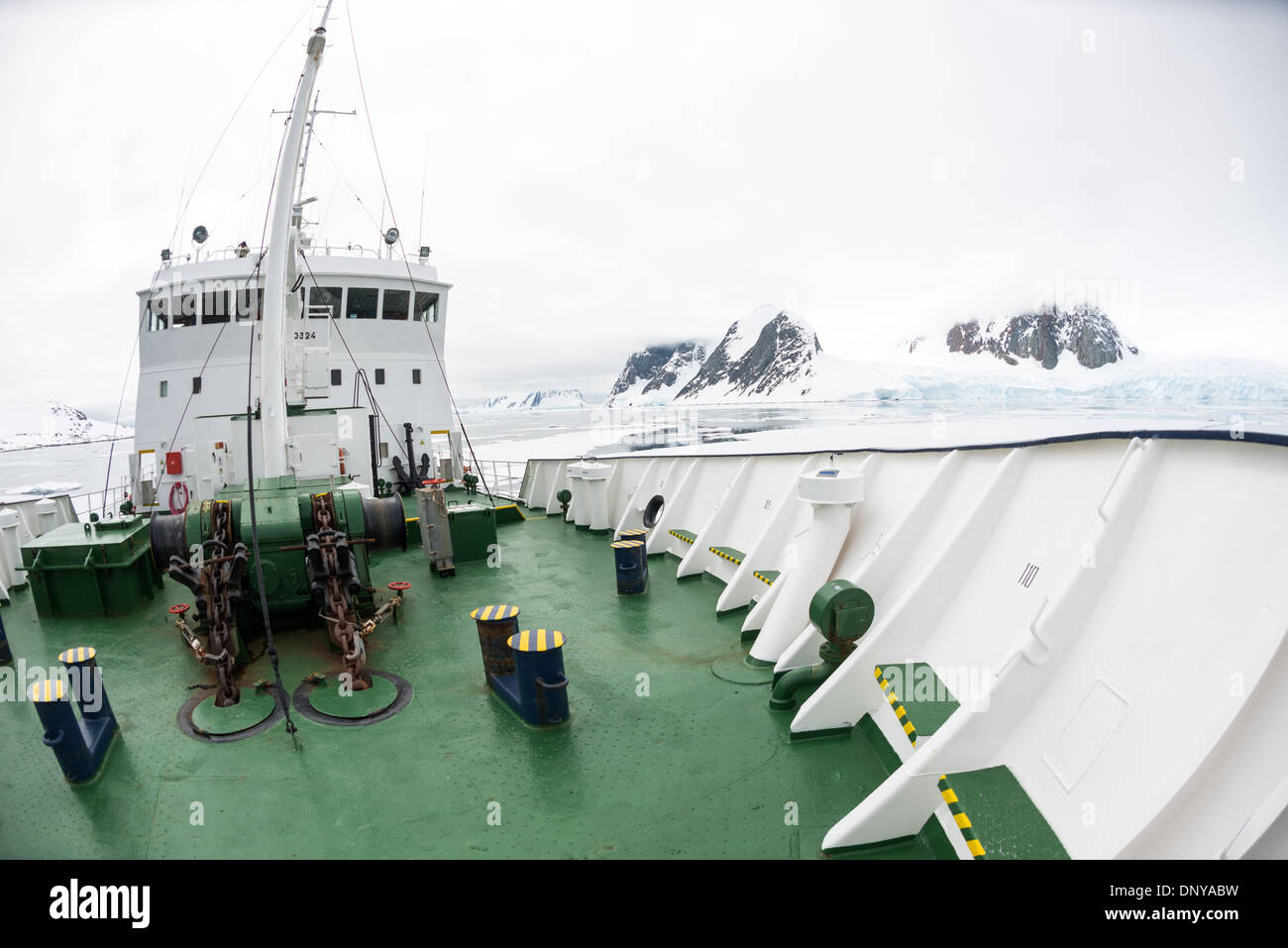 Antarktis - Auf den Bug des Polar Pionier, der Antarktis Kreuzfahrt von Aurora Expeditions betrieben. Stockfoto