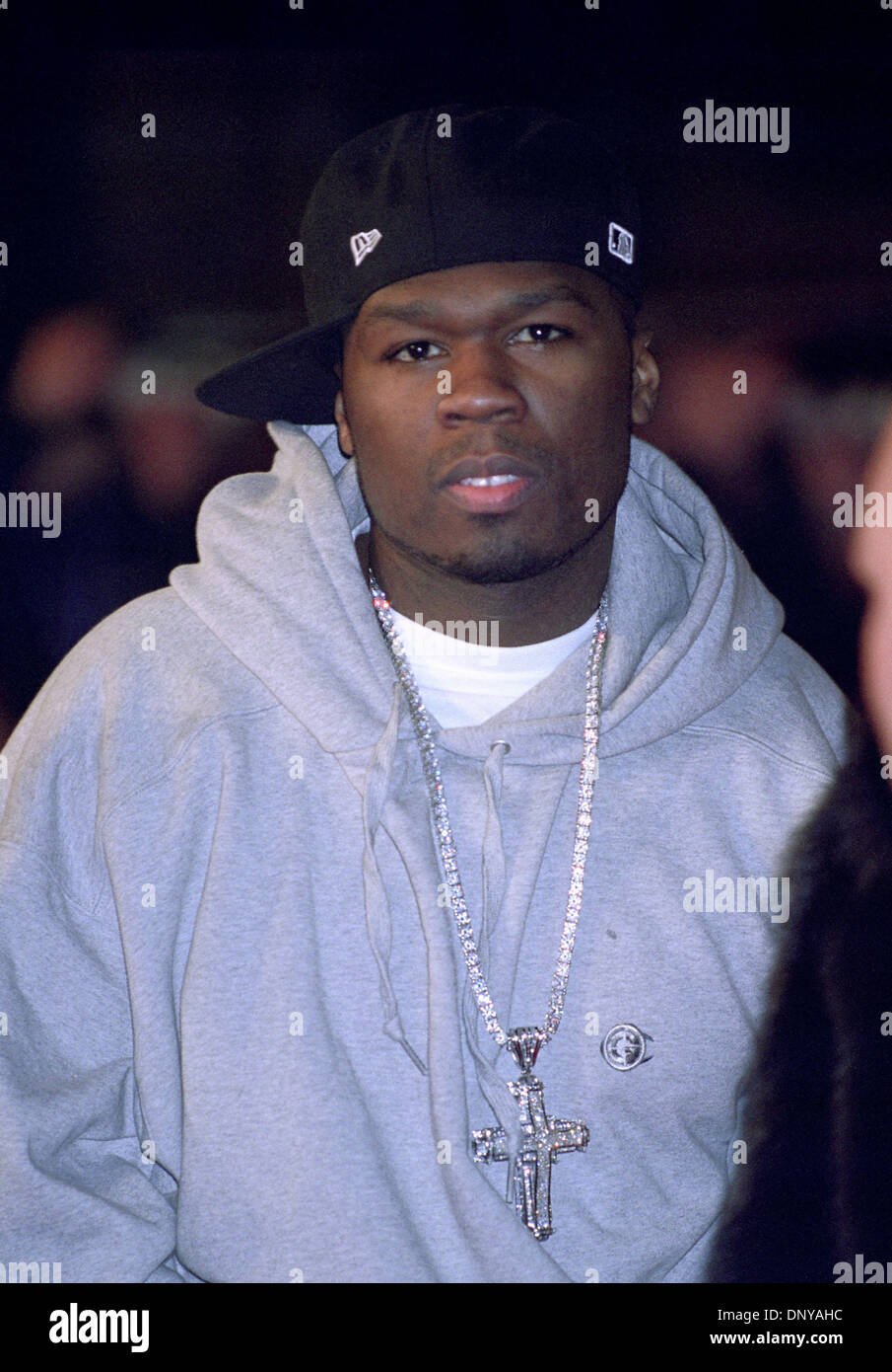 21. Januar 2006; Cannes, Frankreich; Rapper und Hip-Hop-Künstler 50 CENT ankommen bei den NRJ Music Awards. Obligatorische Credit: Foto von FREDERIC INJIMBERT/ZUMA Press. (©) Copyright 2006 von FREDERIC INJIMBERT Stockfoto