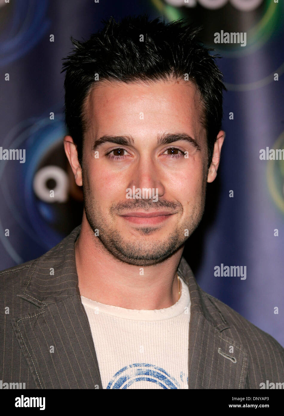 21. Januar 2006; Pasadena, Kalifornien, USA; Schauspieler FREDDIE PRINZE JR. bei der ABC-TCA-Party statt im Windkanal. Obligatorische Credit: Foto von Lisa O'Connor/ZUMA Press. (©) Copyright 2006 von Lisa O'Connor Stockfoto