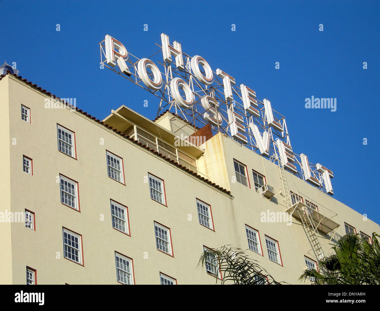 21. Januar 2006; Hollywood, Kalifornien, USA; In der Mitte der Schäbigkeit, die Hollywood Boulevard vor ein paar Jahren war der Hollywood Roosevelt Hotel stand wie ein helles Leuchtfeuer winkt zurück uns an die glorreichen Tage des alten Hollywood. Und nun, da die Boulevard endlich beginnt, die Kurve kriegen, steht die Roosevelt als Eckpfeiler der Renaissance Hollywood. Das Hotel liegt nur ein bl Stockfoto