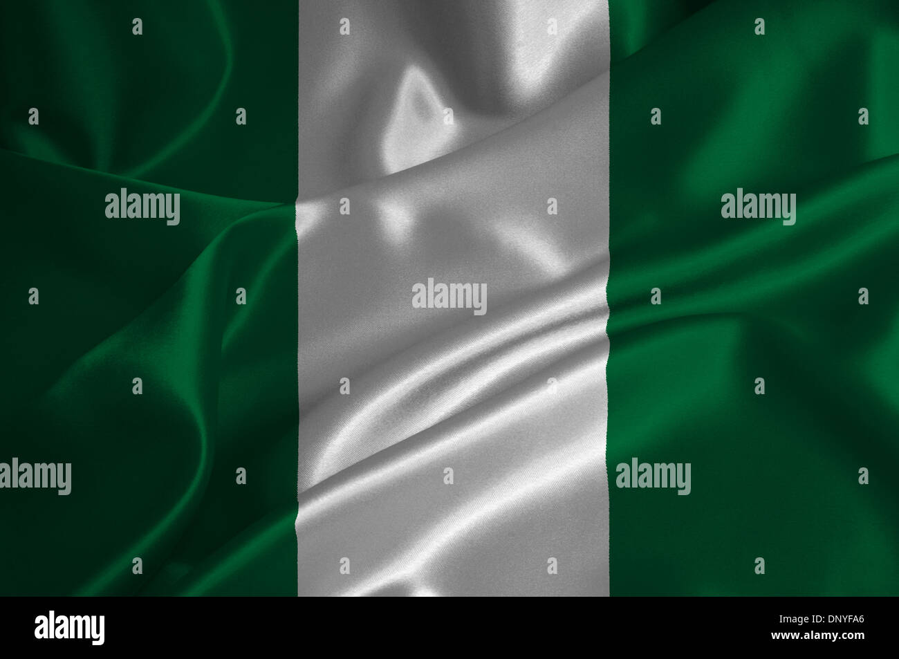 Nigeria Flagge auf seidige Textur. Stockfoto