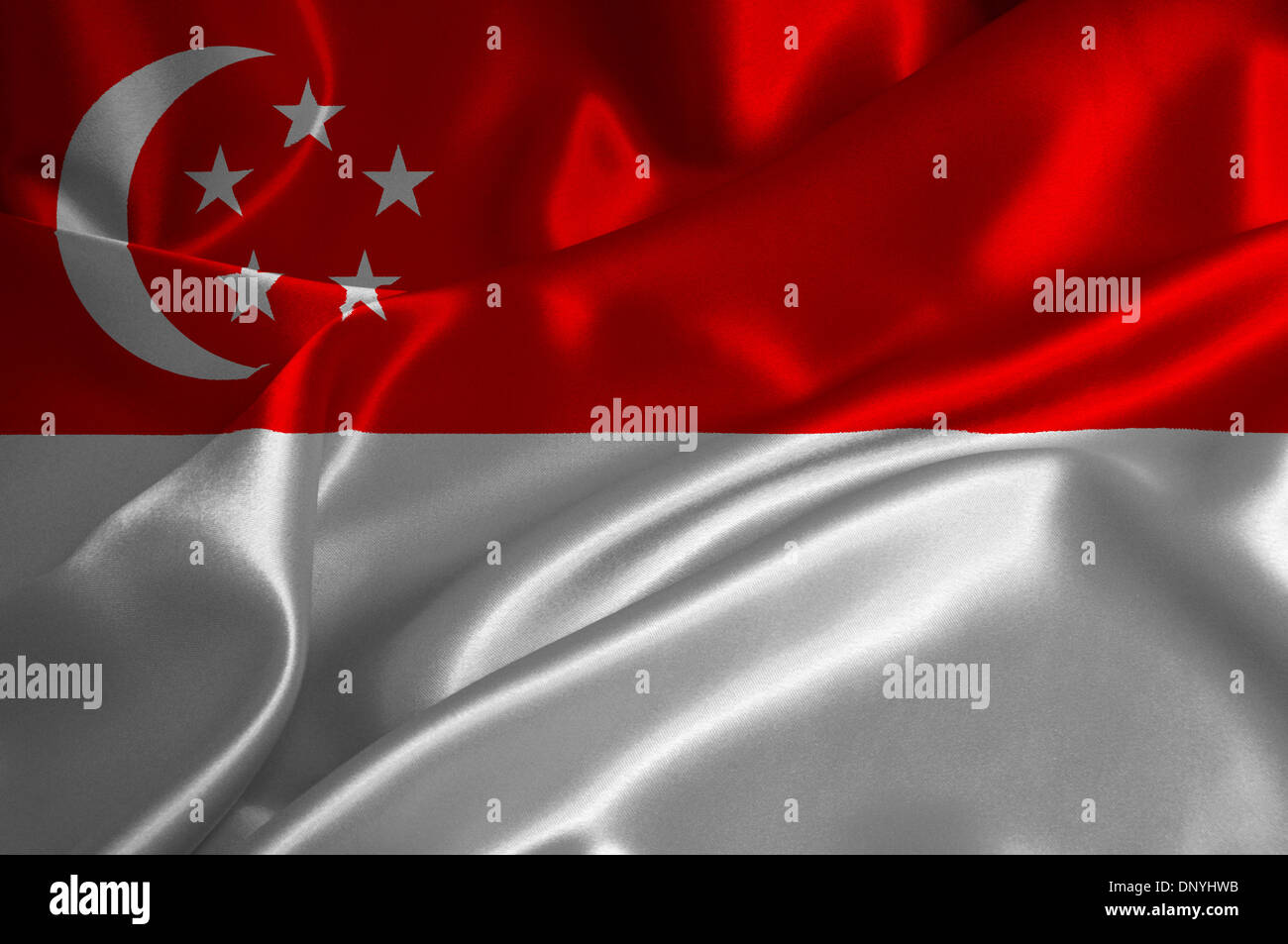 Singapoore Flagge auf seidige Textur. Stockfoto