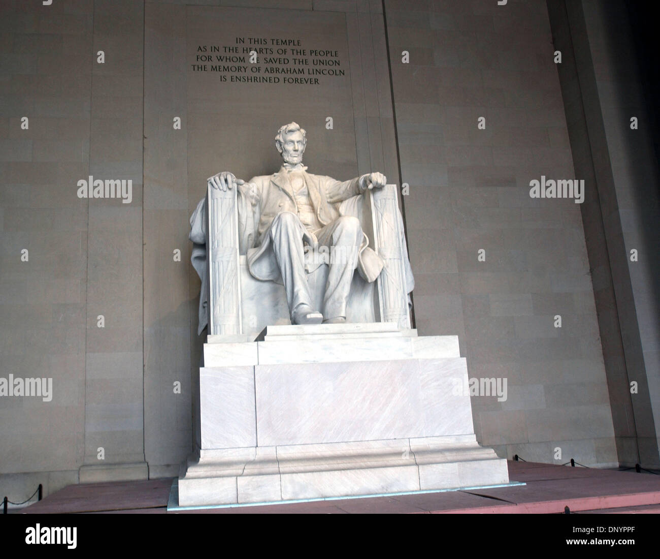 7. Februar 2006; Washington, DC, USA; Im Bild befindet sich das Lincoln Memorial in Washington, DC. Aus seiner gefeierten Symbole des Patriotismus, seine unentdeckten Nachbarschaften begeistern die Sehenswürdigkeiten und Geräusche der Hauptstadt der Nation Millionen von Besuchern jedes Jahr. Vollgepackt mit Sehenswürdigkeiten, kostenlosen Attraktionen und eine endlose Veranstaltungskalender, bietet Washington, DC das ganze Jahr über ins Stockfoto