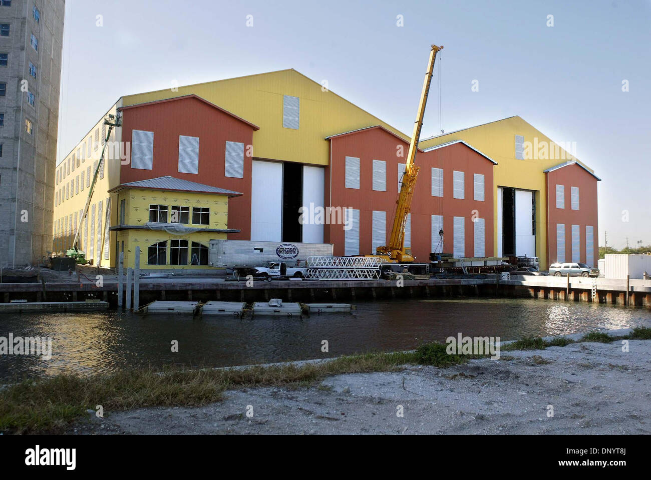 8. Februar 2006; Riviera Beach, FL, USA; $ 25 Millionen Marina Neubau im Bau in Riviera Beach von Ray Graziotto, Präsident und Chief Operating Officer der sieben Könige Betriebe.  Obligatorische Credit: Foto von Taylor Jones/Palm Beach Post/ZUMA Press. (©) Copyright 2006 von Palm Beach Post Stockfoto