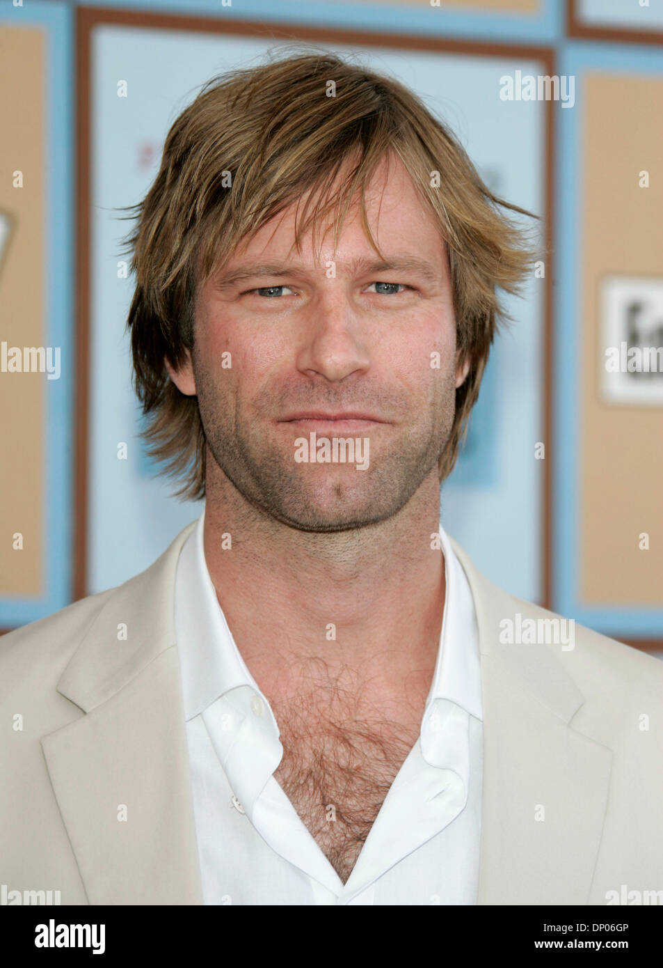 4. März 2006; Santa Monica, Kalifornien, USA; Schauspieler AARON ECKHART bei der 21. jährlichen IFP Independent Spirit Awards statt in einem Zelt am Strand von Santa Monica.  Obligatorische Credit: Foto von Lisa O'Connor/ZUMA Press. (©) Copyright 2006 von Lisa O'Connor Stockfoto