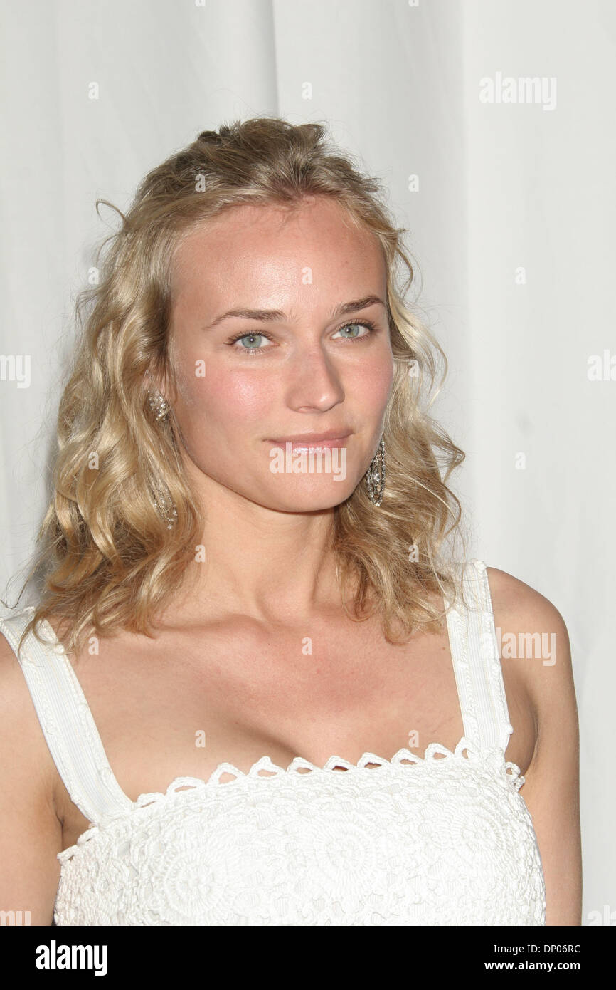 4. März 2006; Hollywood, Kalifornien, USA; Schauspielerin DIANE KRUGER bei der "The Weinstein Companys Pre Oscar Party" statt an der Pacific Design Center. Obligatorische Credit: Foto von Paul Fenton/KPA/ZUMA Press. (©) Copyright 2006 von Paul Fenton Stockfoto
