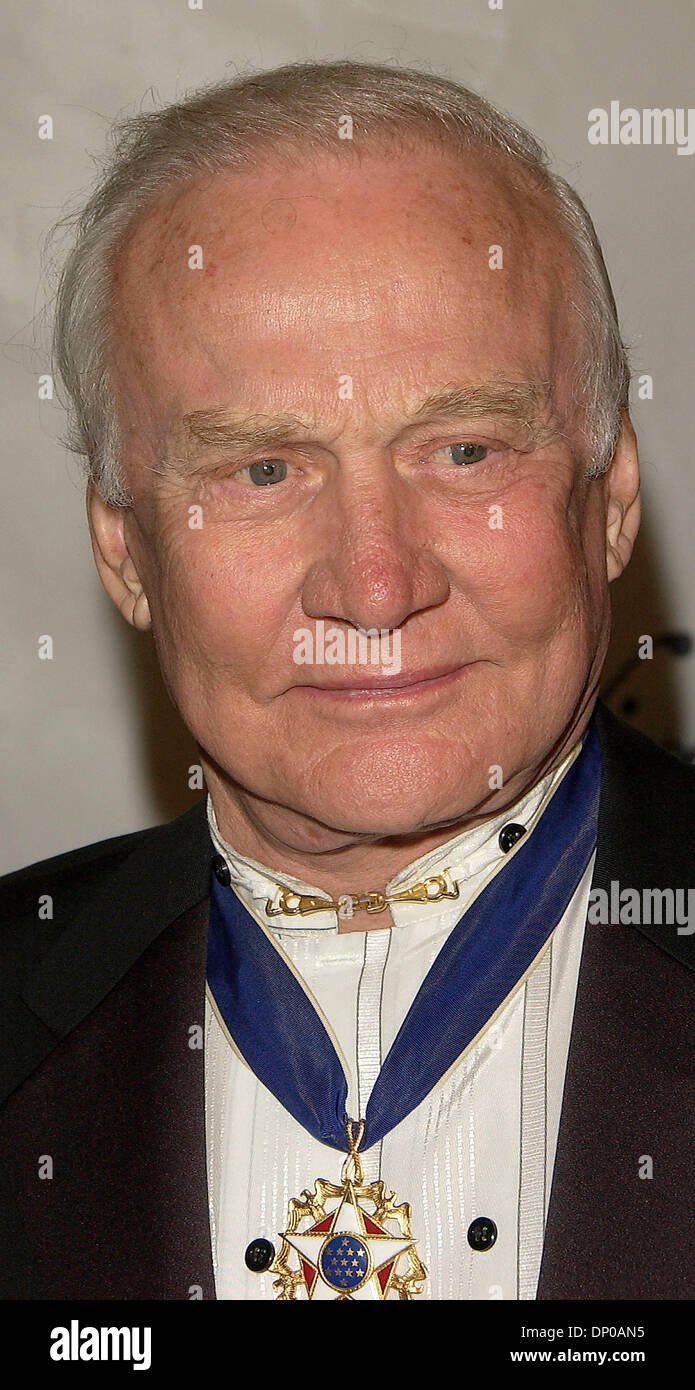 5. März 2006; Beverly Hills, CA, USA; Oscars 2006: BUZZ ALDRIN bei der 16. jährlichen Night of 100 Stars Gala. Obligatorische Credit: Foto von Vaughn Youtz/ZUMA Press. (©) Copyright 2006 von Vaughn Youtz Stockfoto