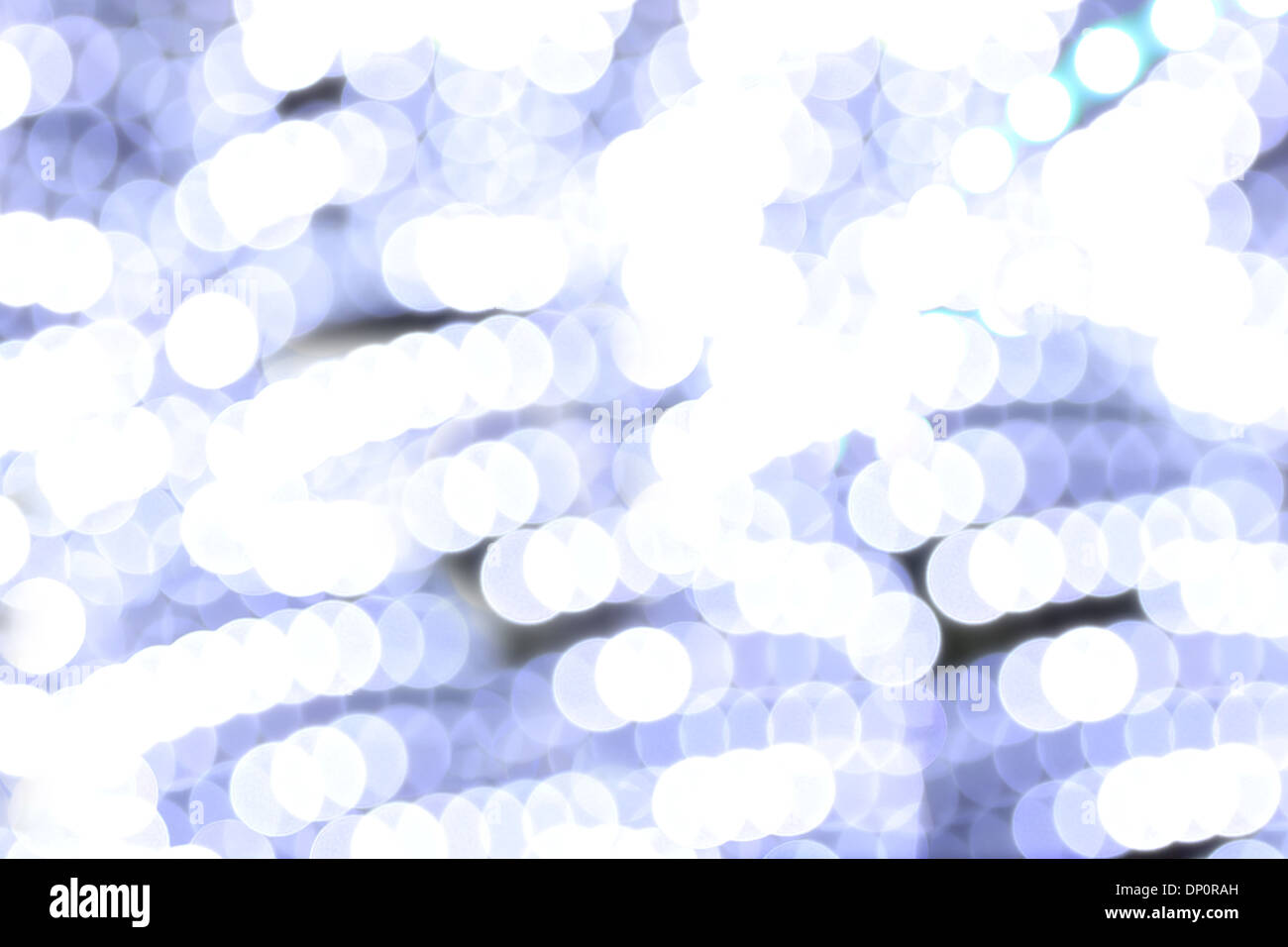 Weiße Lichter verschwommen Bokeh Zusammenfassung Hintergrund. Stockfoto