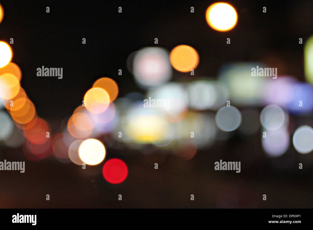 Bunte Lichter verschwommen Bokeh Zusammenfassung Hintergrund. Stockfoto