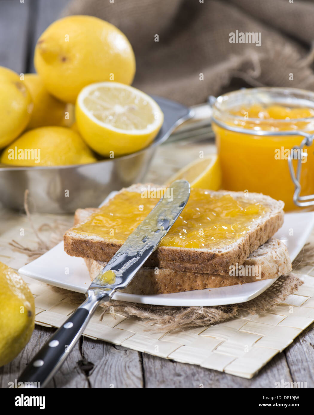 Portion frisch gemachten Lemon Jam Stockfoto