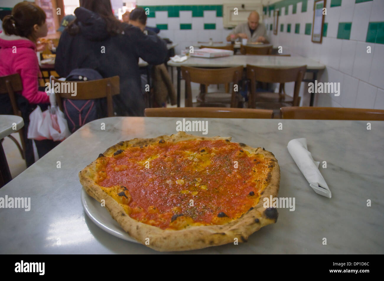 Pizza Marinara in Pizzeria Da Michele Neapel-Kampanien-Italien-Europa Stockfoto