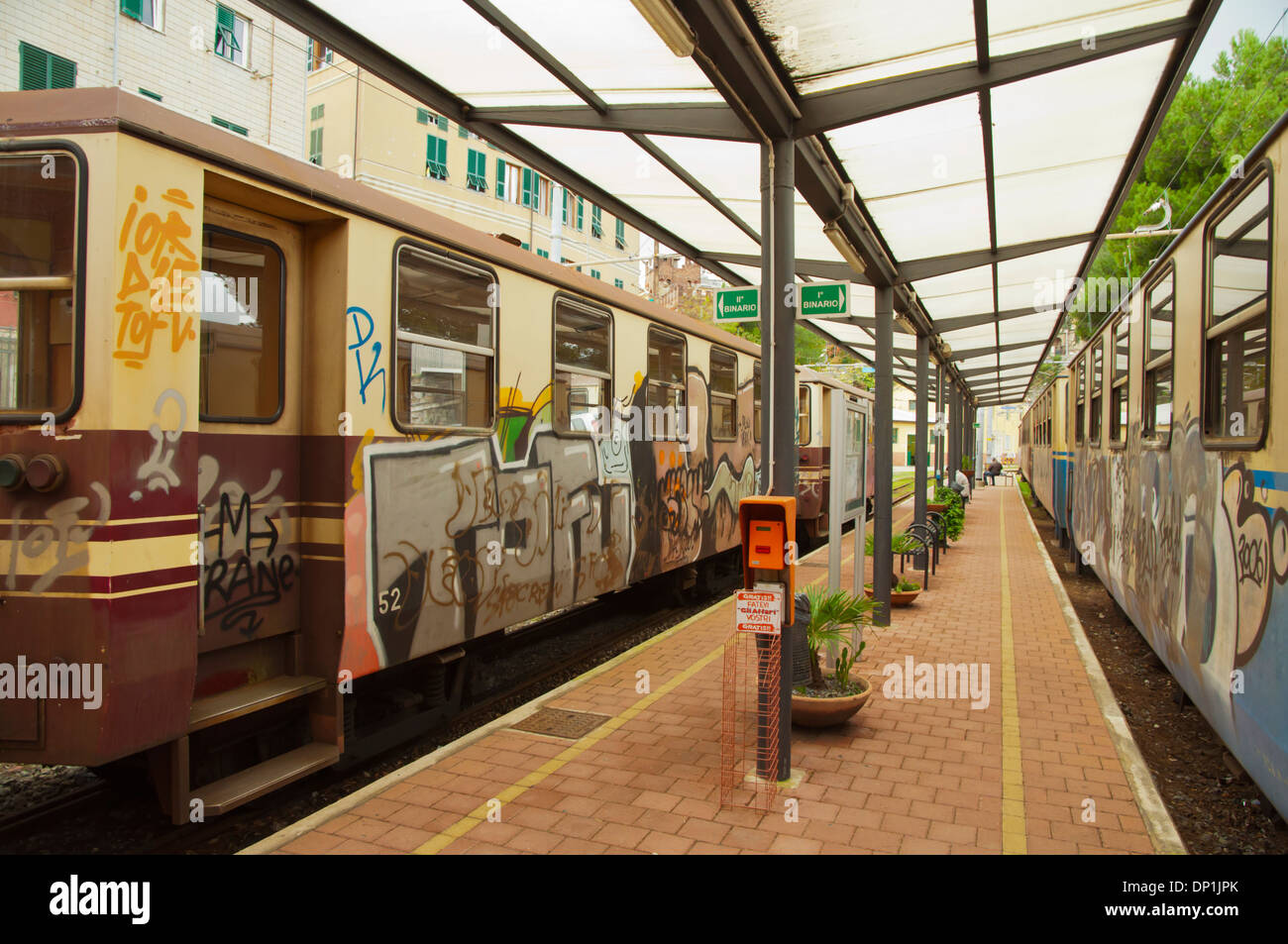 Schmalspur Zug nach Casella am Piazza Manin Bahnhof Genua Ligurien Italien Europa Stockfoto