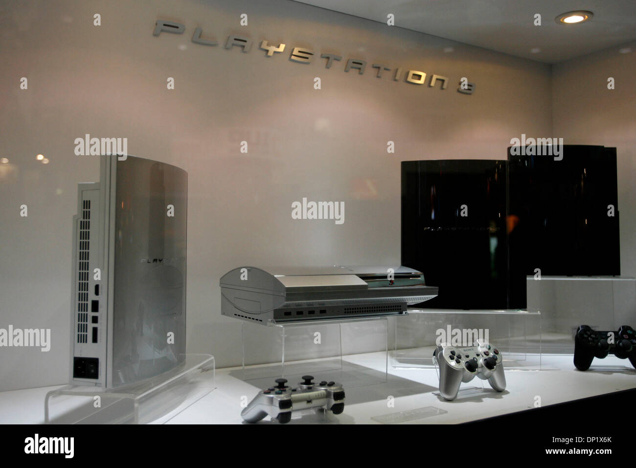 11. Mai 2006; Los Angeles, Kalifornien, USA; Sony vorgestellten seine neue Playstation 3 auf der jüngsten Handel nur E3 Videospiel Expo in Los Angeles. Obligatorische Credit: Foto von Mike Fox/ZUMA Press. (©) Copyright 2006 von Mike Fox Stockfoto