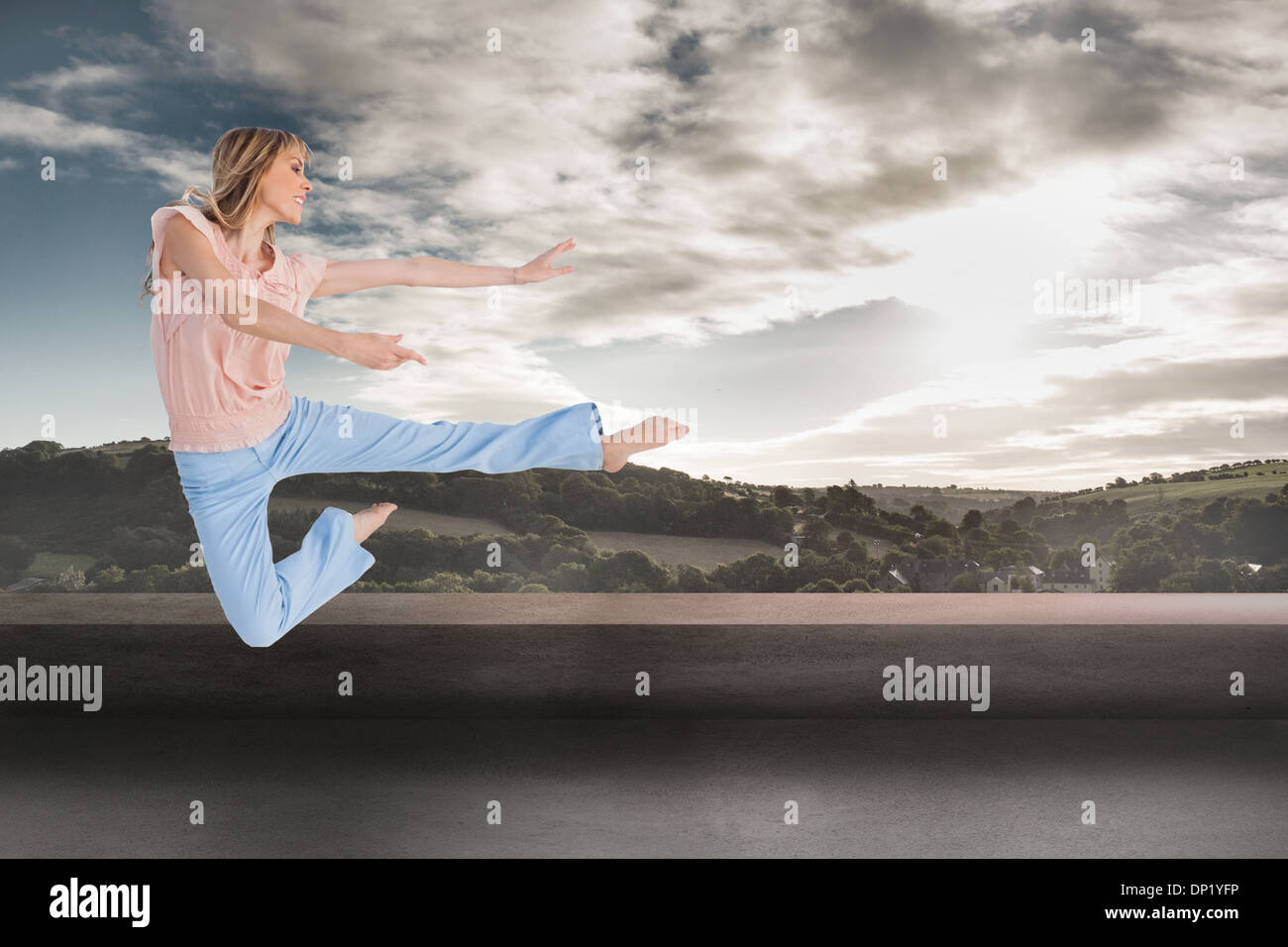 Zusammengesetztes Bild Frau tun Tanz pose Stockfoto